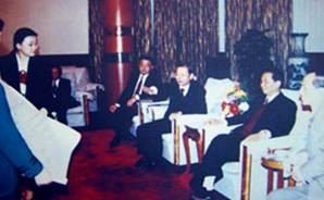 江西亞東建廠初期，中共中央政治局常委、前江西省委書記吳官正給予極大支持。