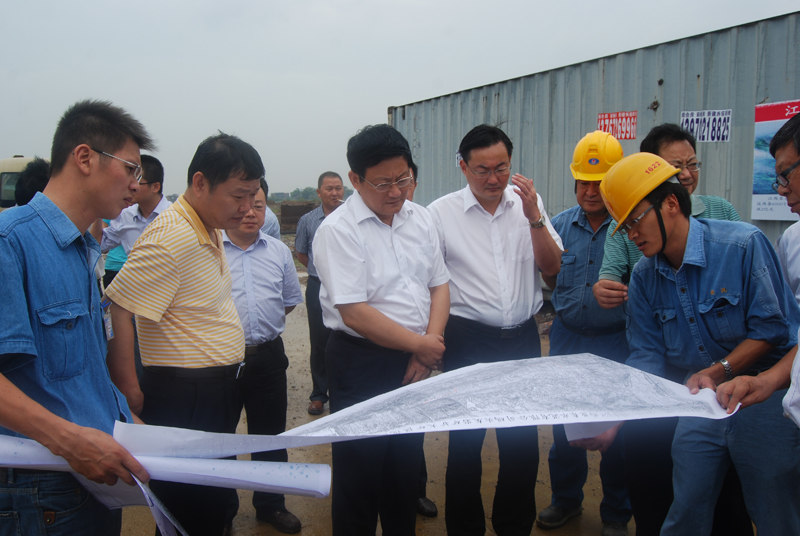 2012年8月9日，江西省國土資源廳黨組書記、廳長胡憲視察江西亞東五、六期工地