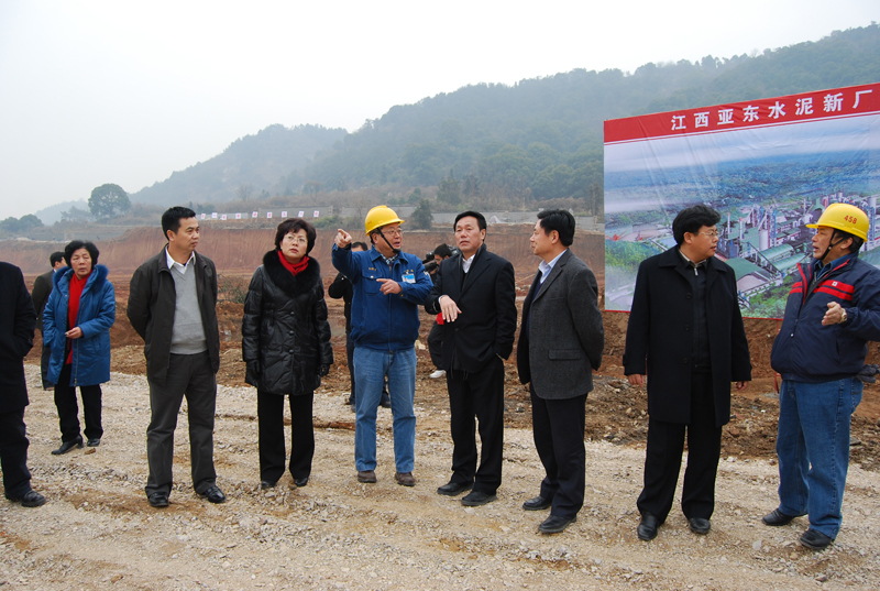 2011年1月9日，江西省政協副主席、九江市委書記鐘利貴一行視察江西亞東五、六期工地